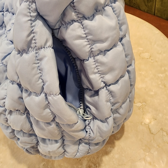 AR New York Women's Blue Oversized Cloud Quilted Crossbody Bag - Picture 11 of 12